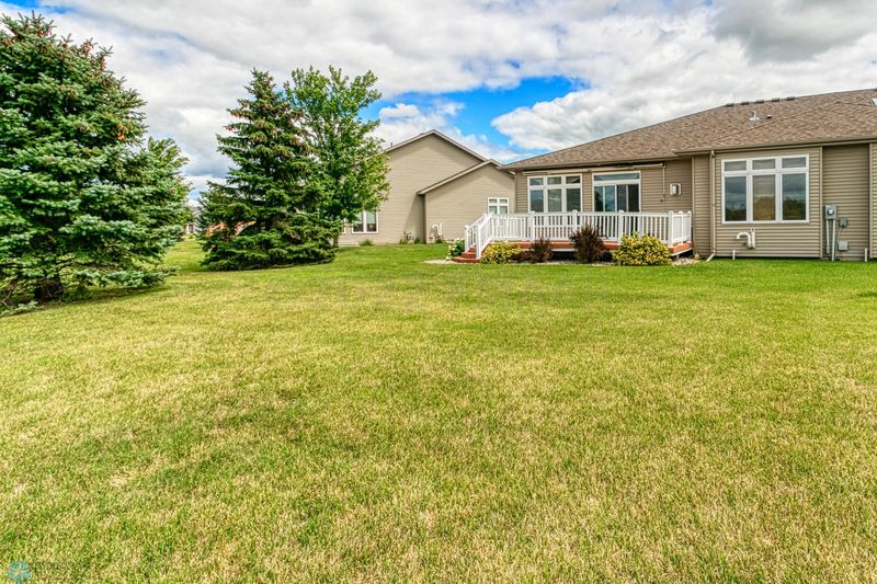 524 Queens Ct, Moorhead, MN 56560