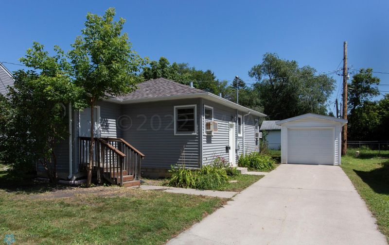 406 Dudrey Ct, Moorhead, MN 56560