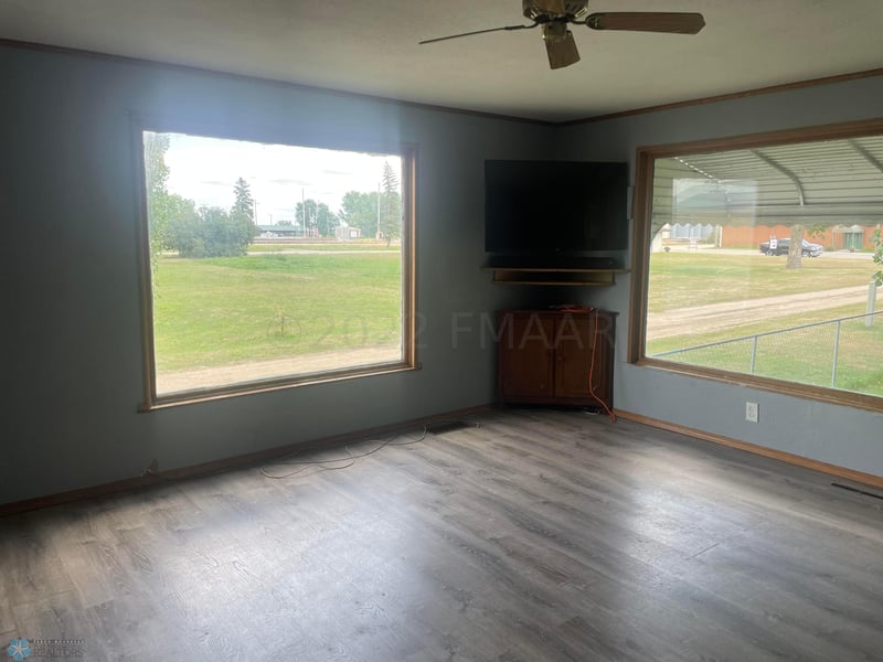 604 6th St, Campbell, MN 56522