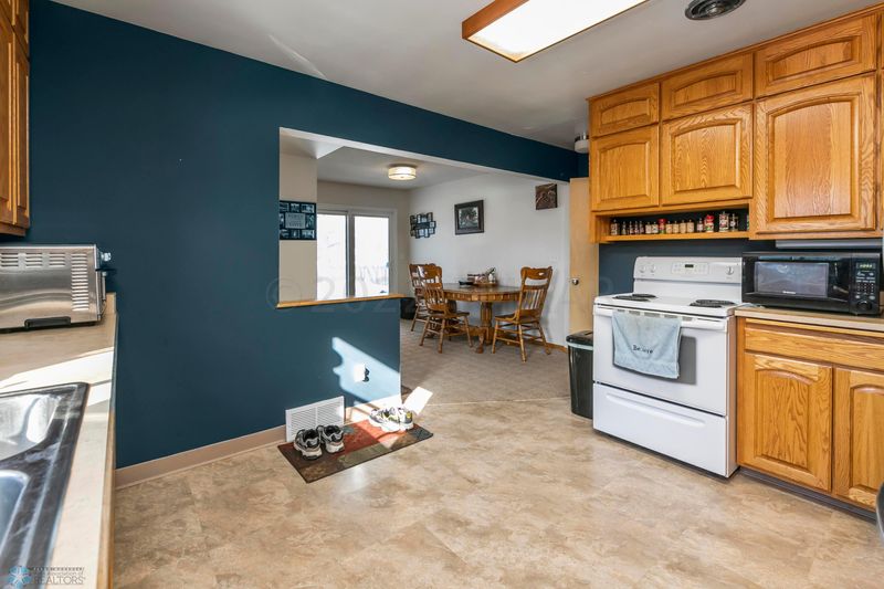 12 King Trail Rd S, Sabin, MN 56580