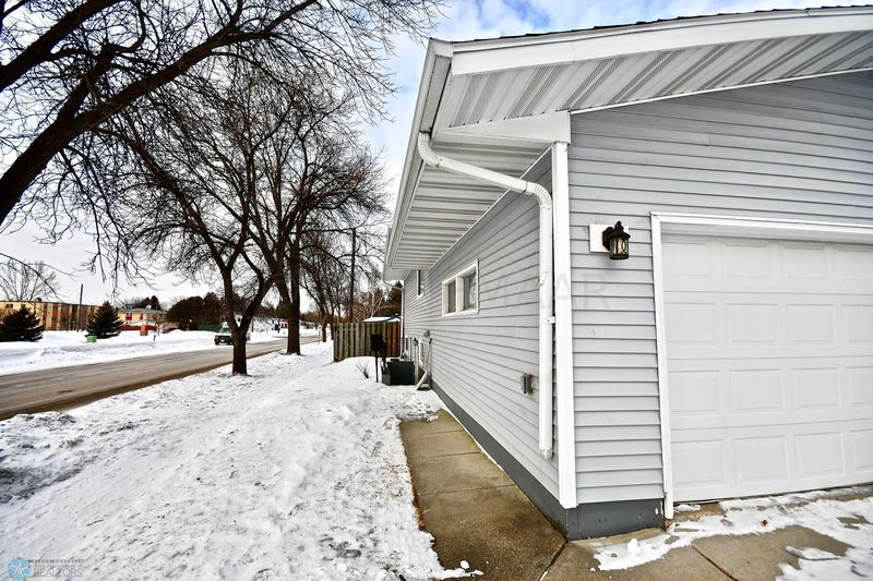 1102 25th Ave S, Moorhead, MN 56560