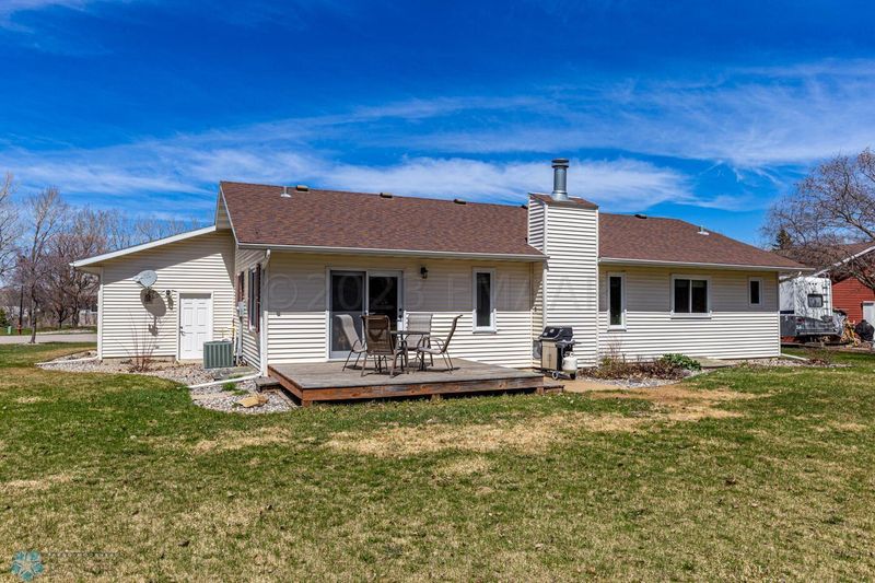 1405 Sunset Blvd, Hawley, MN 56549