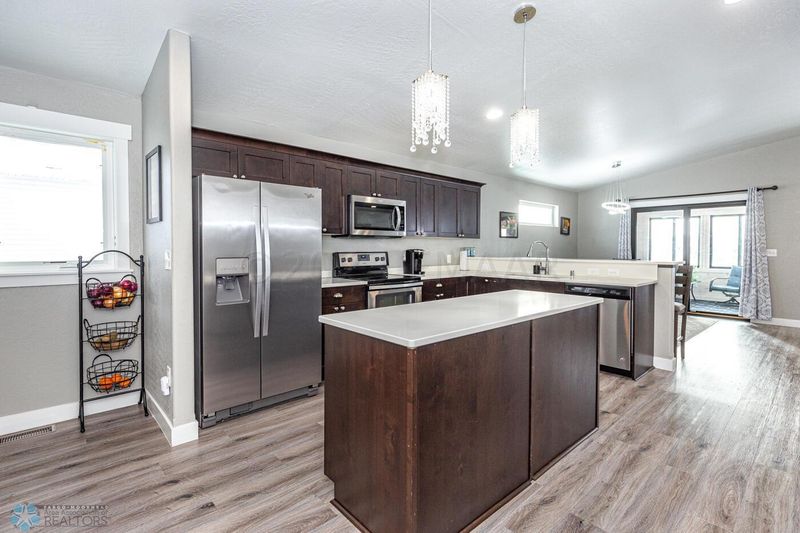 1219 44th Ave S, Moorhead, MN 56560