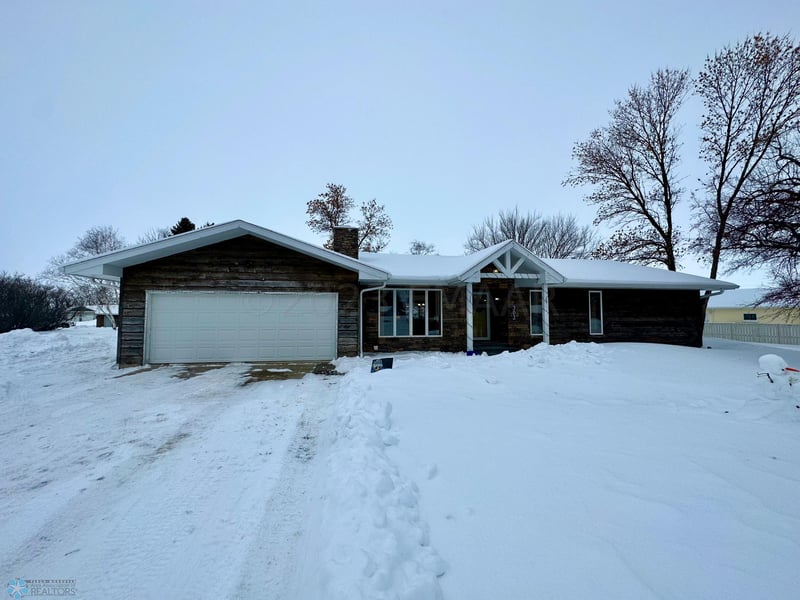 302 Sutton St, Argyle, MN 56713