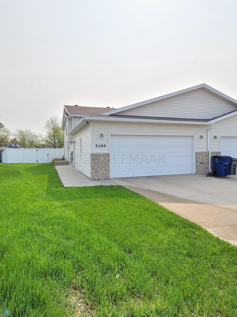 3500 11 St S, Moorhead, MN 56560