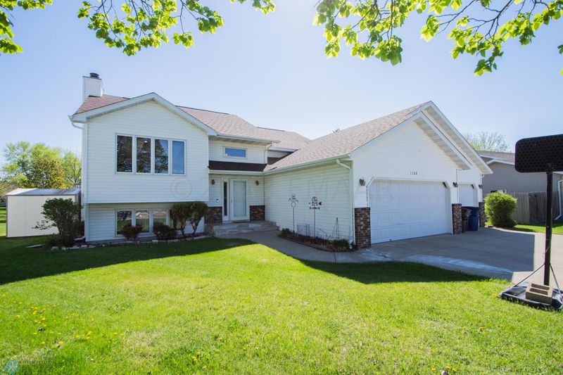 1708 33rd St S, Moorhead, MN 56560