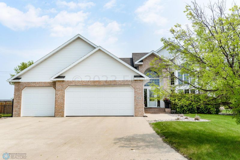 704 12 St SE, Barnesville, MN 56514