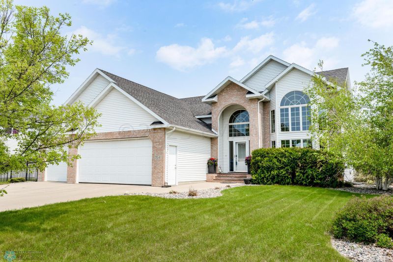 704 12 St SE, Barnesville, MN 56514
