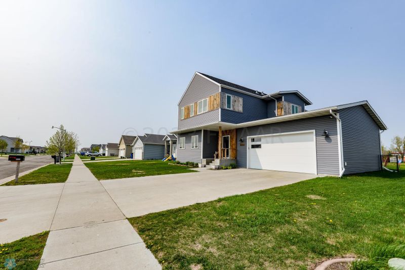 4423 15th St S, Moorhead, MN 56560