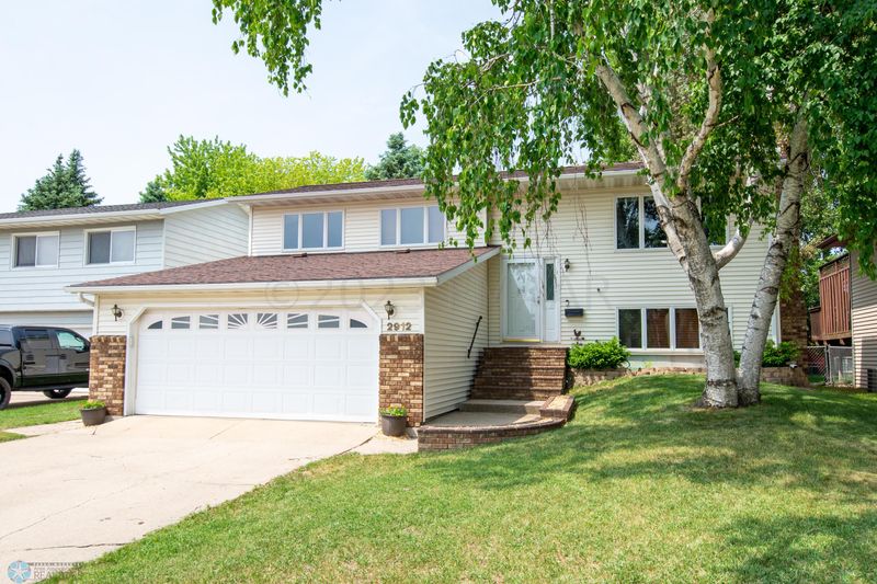 2912 15th Ave S, Moorhead, MN 56560