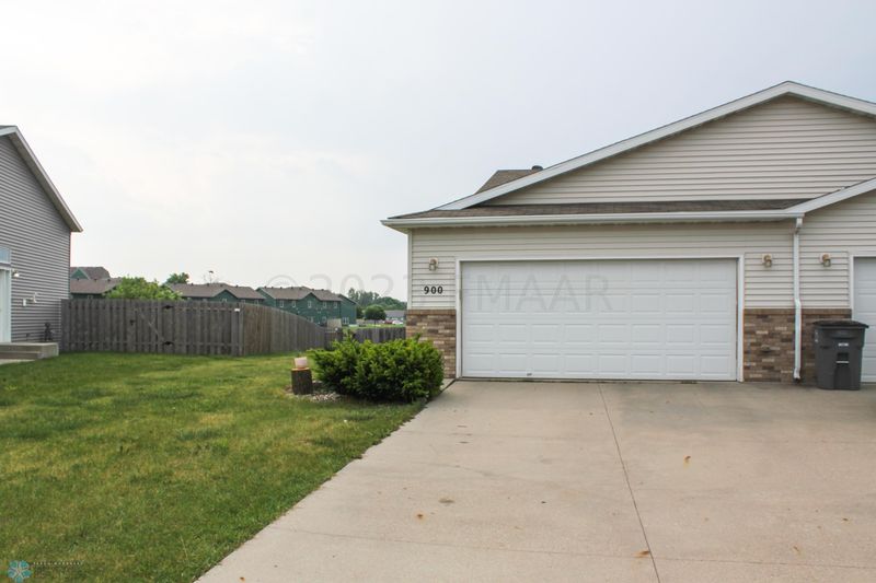 900 35th Ave S, Moorhead, MN 56560