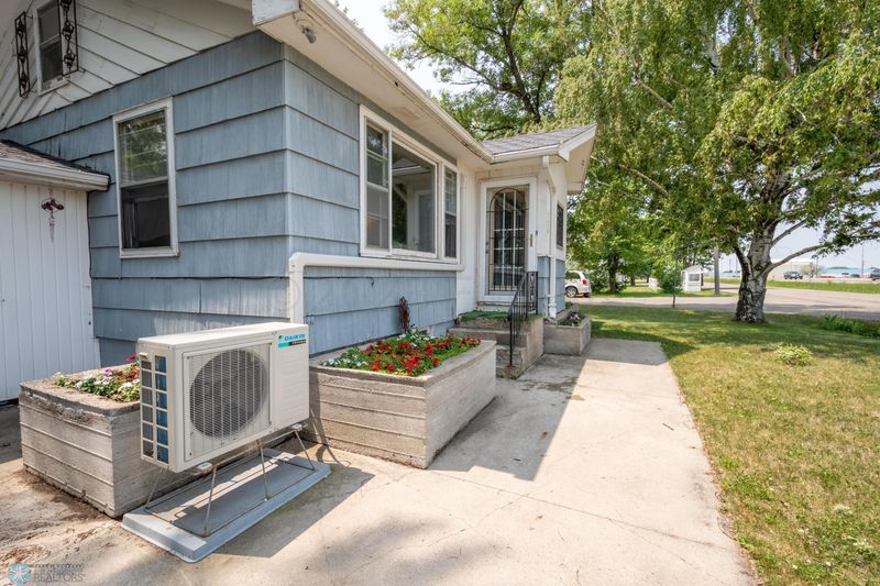 726 Center Ave W, Dilworth, MN 56529