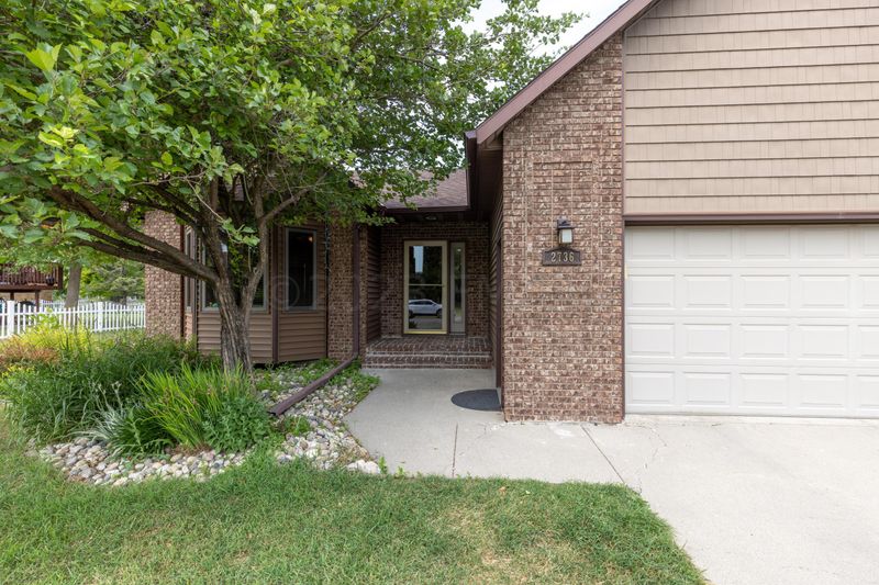 2736 Village Green Dr, Moorhead, MN 56560