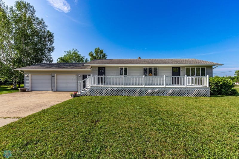 306 Park Dr, Shelly, MN 56581