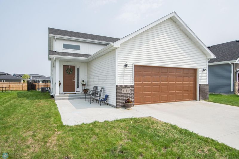 1114 Lilac Ln S, Moorhead, MN 56560