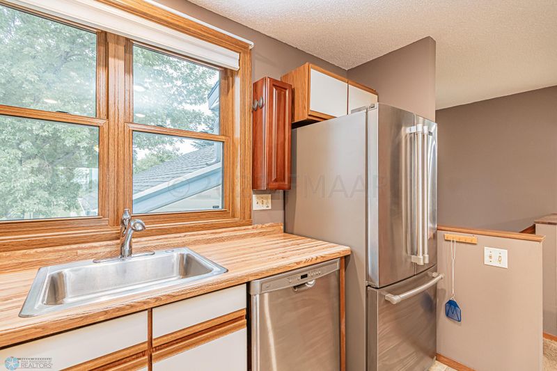 2722 32nd St S, Moorhead, MN 56560