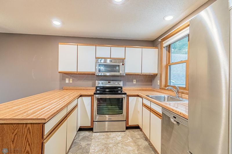 2722 32nd St S, Moorhead, MN 56560