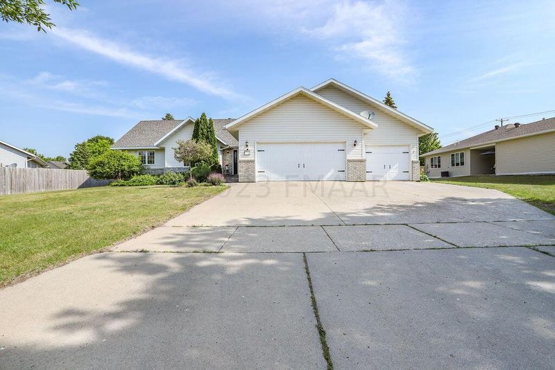 1239 Lilac Ave, Fergus Falls, MN 56537