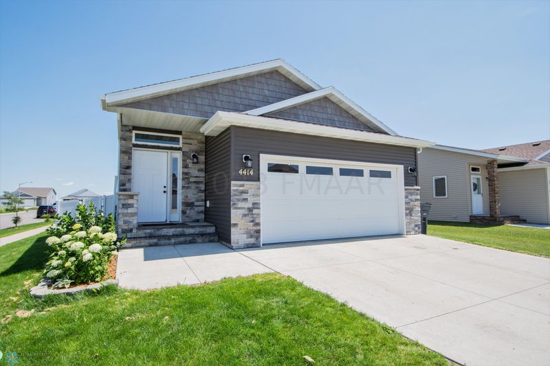 4414 18th St S, Moorhead, MN 56560