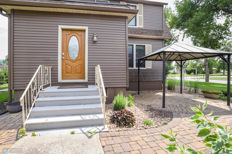 441 3rd Ave W, Halstad, MN 56548