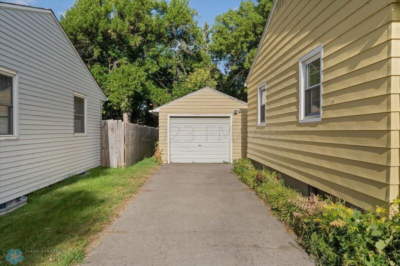 1219 12th St N, Moorhead, MN 56560