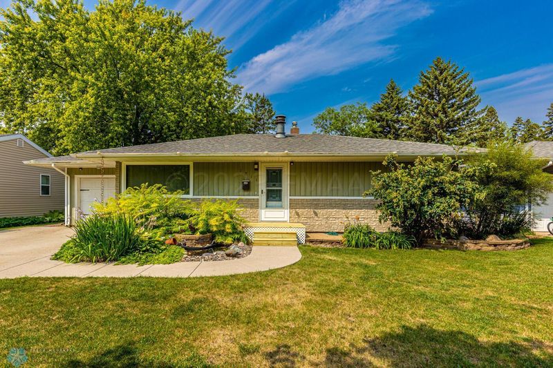 1711 17th St S, Moorhead, MN 56560