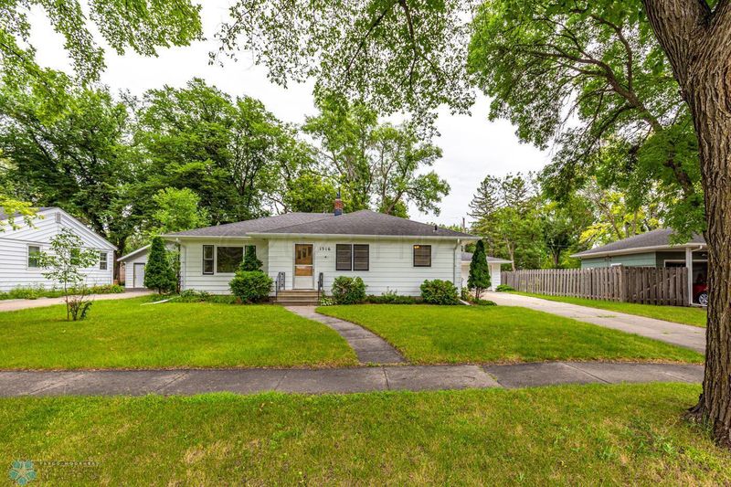 1516 12th St S, Moorhead, MN 56560