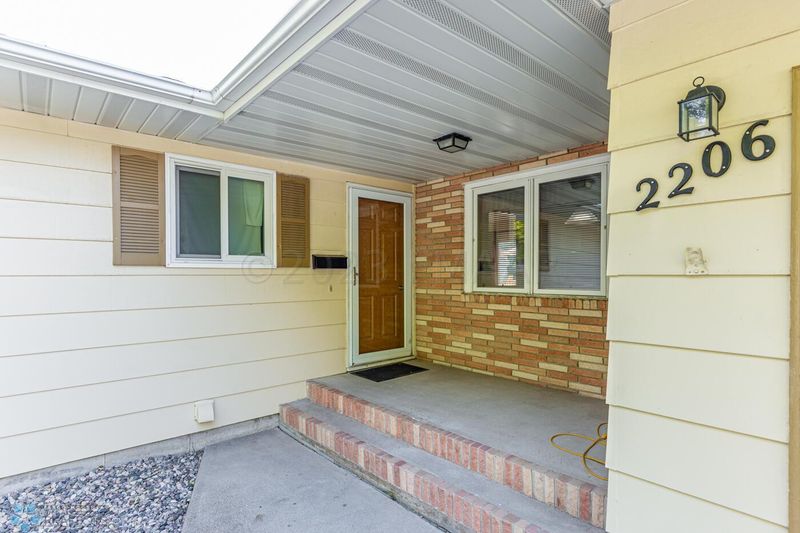 2206 19th St S, Moorhead, MN 56560