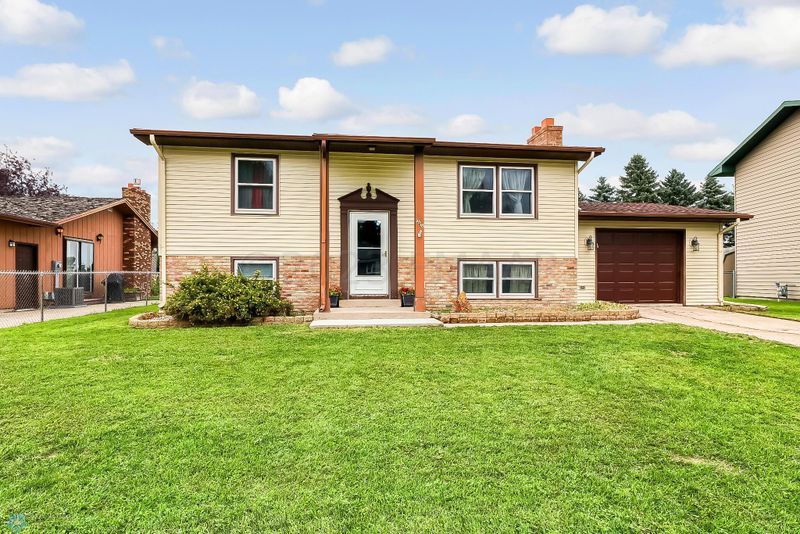 1918 13th Ave N, Moorhead, MN 56560