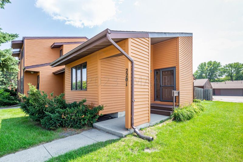 2201 4th Ave S, Moorhead, MN 56560