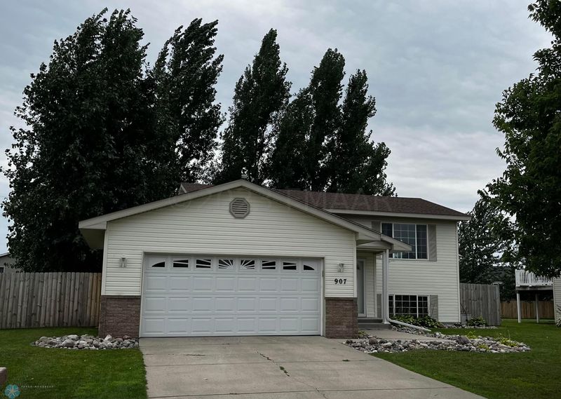 907 9th Ave SE, Barnesville, MN 56514