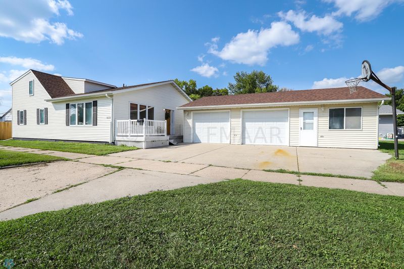 1420 8th Ave N, Moorhead, MN 56560