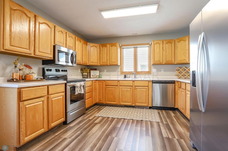 1420 8th Ave N, Moorhead, MN 56560