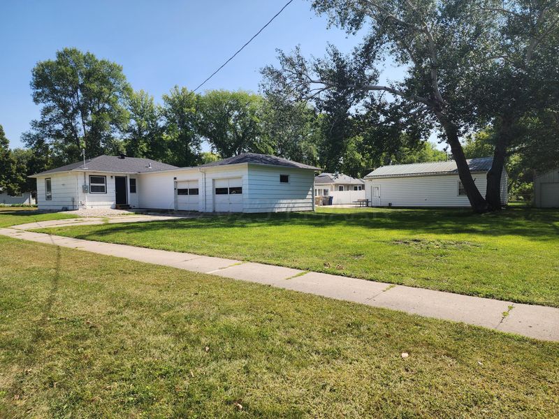 1401 15th St S, Moorhead, MN 56560