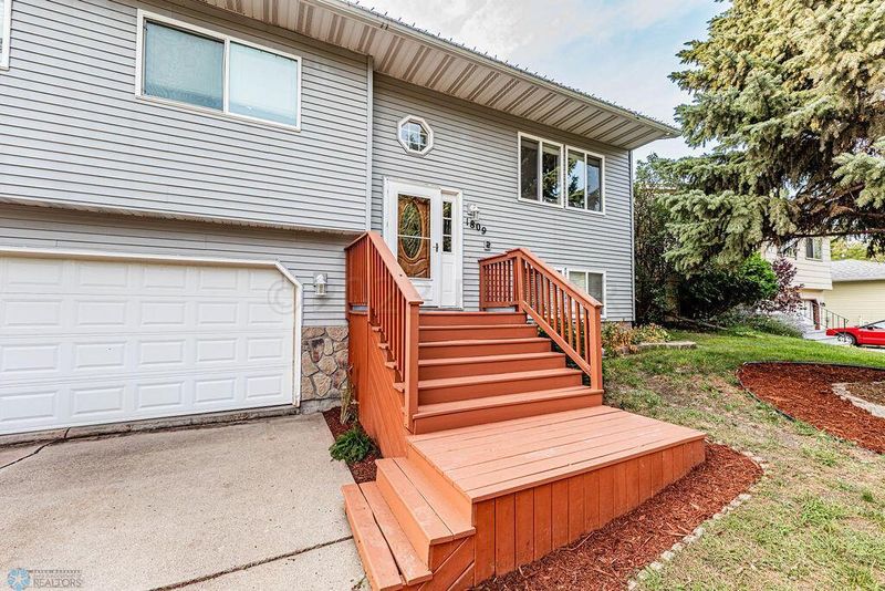 1809 29th Street Cir S, Moorhead, MN 56560