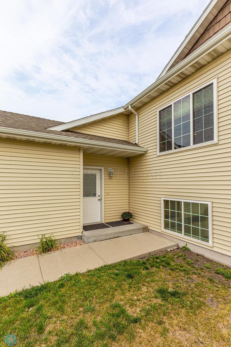 1558 35th Ave S, Moorhead, MN 56560