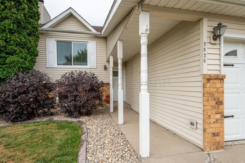 2826 Village Green Dr, Moorhead, MN 56560