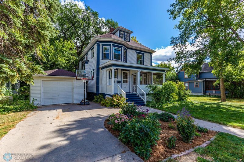 516 9th St S, Moorhead, MN 56560