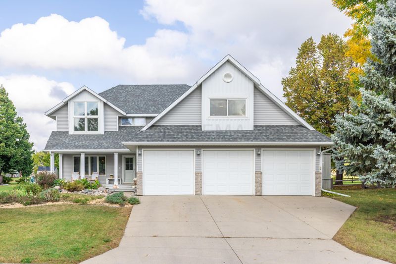 2829 29th St S, Moorhead, MN 56560