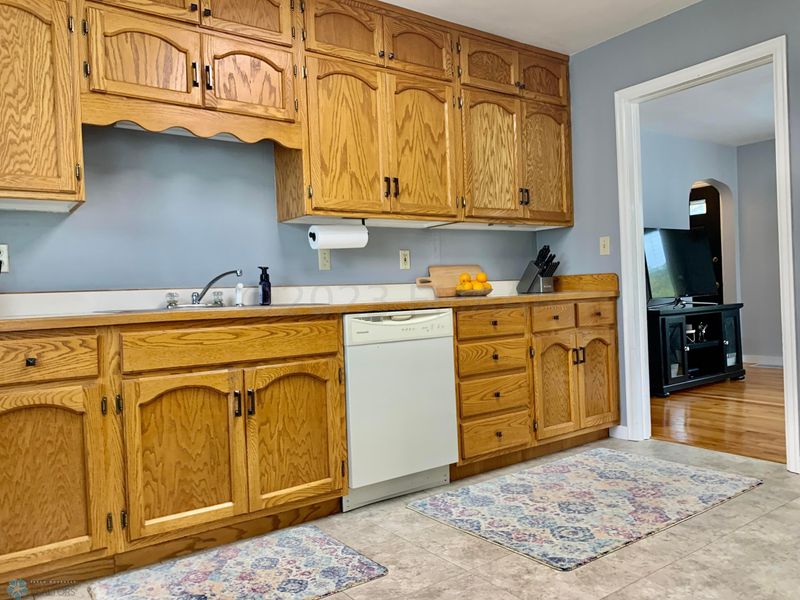 919 12th St S, Moorhead, MN 56560