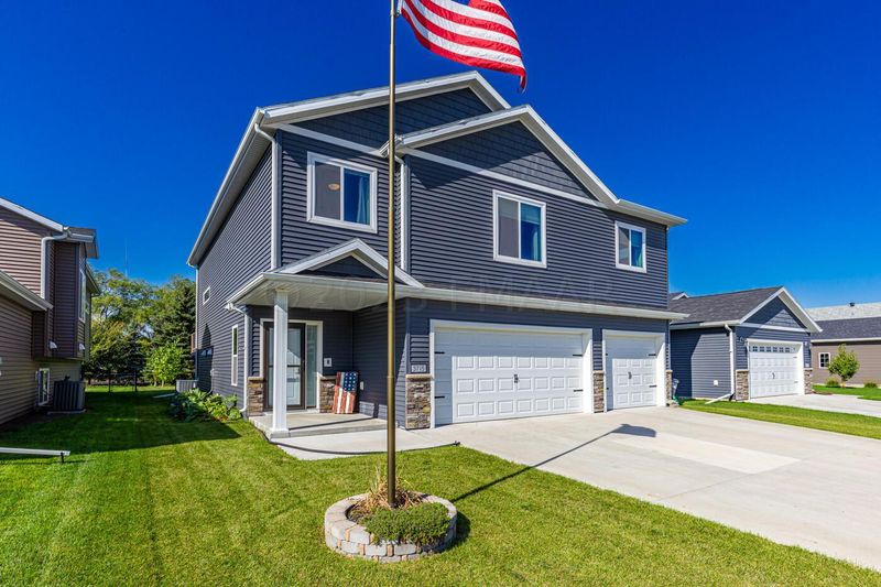 3715 30th St S, Moorhead, MN 56560