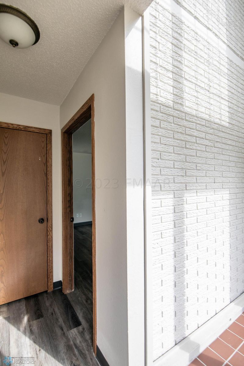 916 4th Ave N, Moorhead, MN 56560