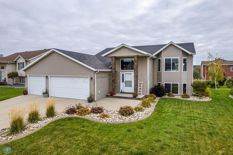 1936 35th Cir S, Moorhead, MN 56560