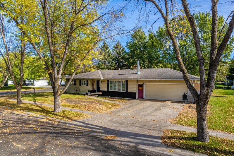 302 10 St SE, Barnesville, MN 56514