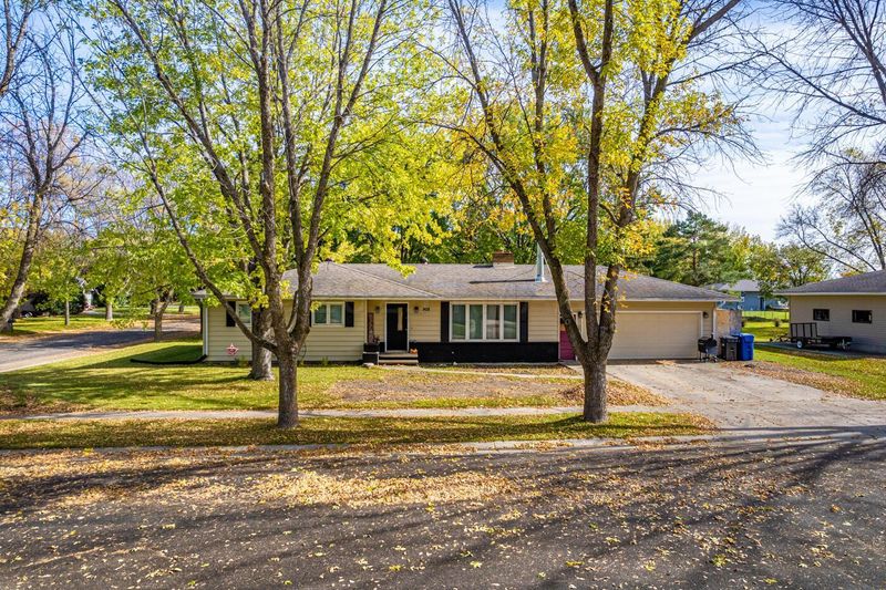 302 10 St SE, Barnesville, MN 56514
