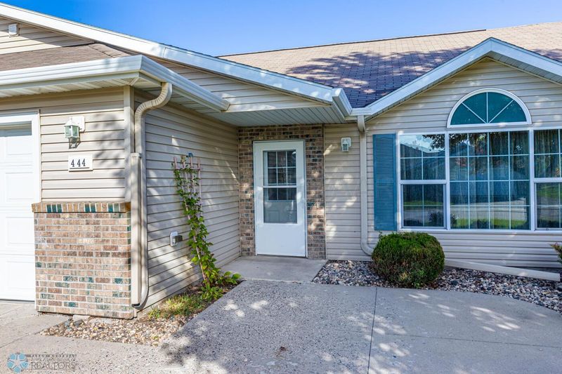 444 30 St N, Moorhead, MN 56560