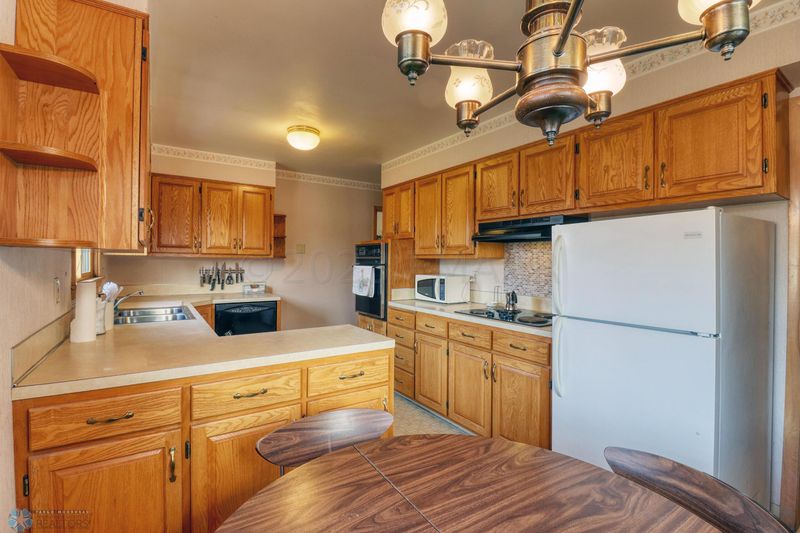 2116 7th St S, Moorhead, MN 56560