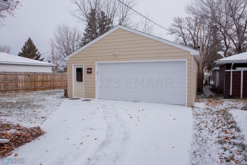 606 17th St N, Moorhead, MN 56560