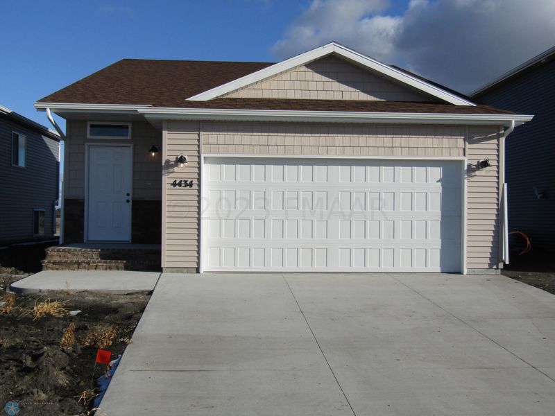 4434 19 St S, Moorhead, MN 56560