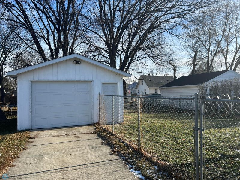 210 13th St N, Moorhead, MN 56560